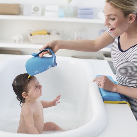 Baby bath mug to avoid water in eyes